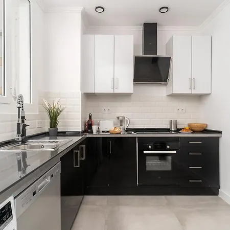 5br - 3bh Luxury In The City Center Appartement