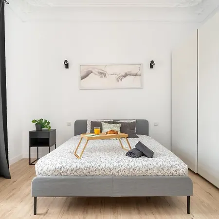5br - 3bh Luxury In The City Center Apartment *