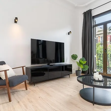 5br - 3bh Luxury In The City Center