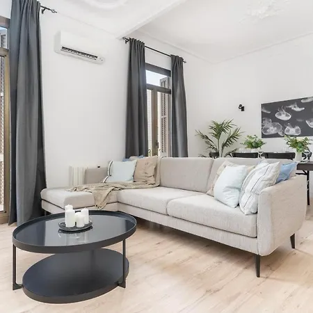 5br - 3bh Luxury In The City Center Apartment *