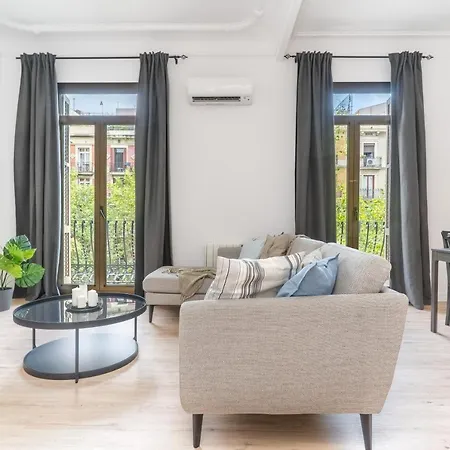 5br - 3bh Luxury In The City Center Apartment *