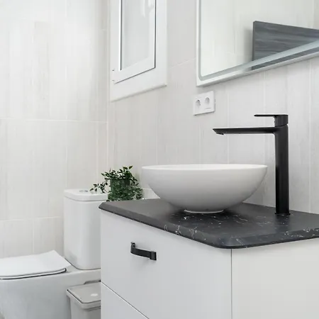 5br - 3bh Luxury In The City Center Apartment Barcelona