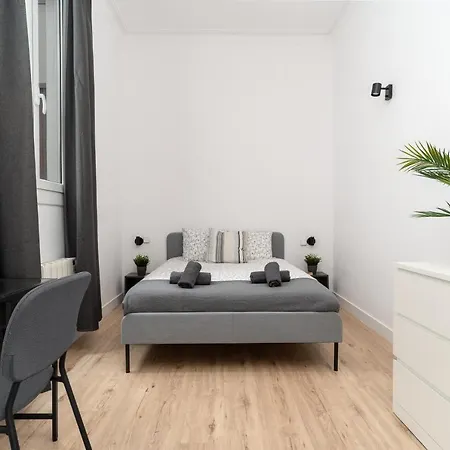 5br - 3bh Luxury In The City Center Apartment *